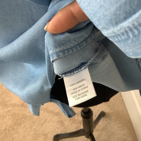 JohnPaulRichard women’s distressed frayed v-neck chambray boho top. Size L - Picture 5 of 7